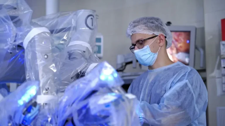 【インド発】マイクロソフトHoloLens2を利用した「がん治療」。アバターを利用し手術も可能