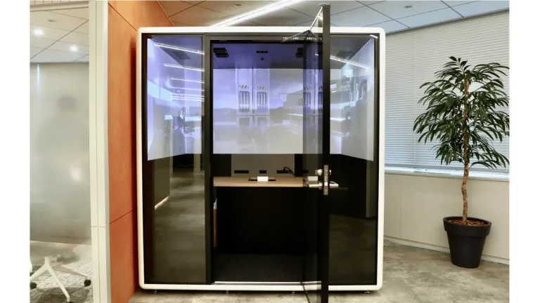 VRゴーグル不要のメタバース体験！個室型VR空間「メタキューブ」を発表