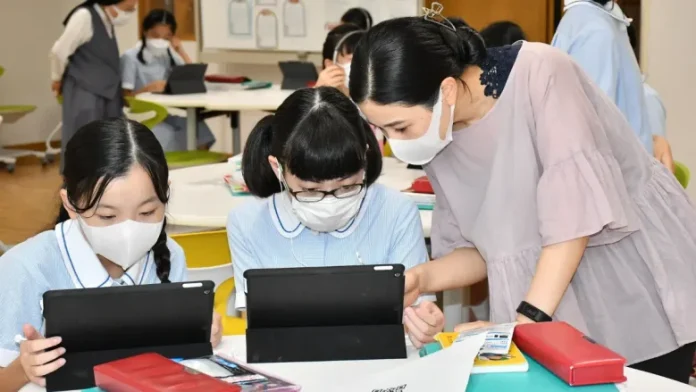 大阪府堺市、小学生を対象にした「メタバースオンライン英会話」を2月22日に実施