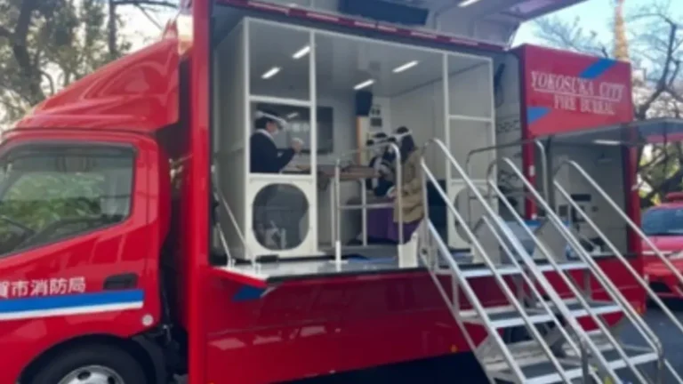 横須賀市、防災意識の普及啓発および災害発生時の初動対応能力向上を目指しVR地震体験及びAR煙・消火体験の運用を開始 横須賀市、防災意識の普及啓発および災害発生時の初動対応能力向上を目指しVR地震体験及びAR煙・消火体験の運用を開始