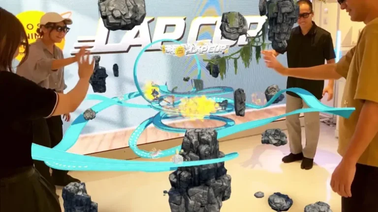 高性能XRグラス「MiRZA」向けXRレースゲーム「LAP CAP」の先行体験を秋葉原駅構内ショールームにて実施【curiosity】